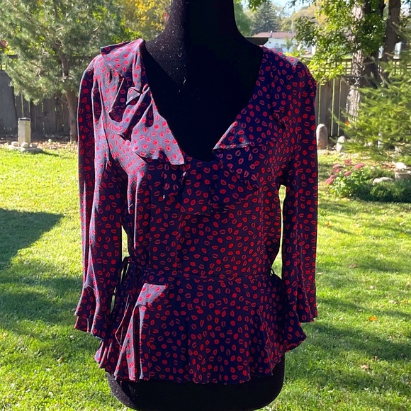 NWOT Tall Topshop Red & Black Ruffled Blouse/💋Lipstick Kissed Detail - Picture 1 of 7